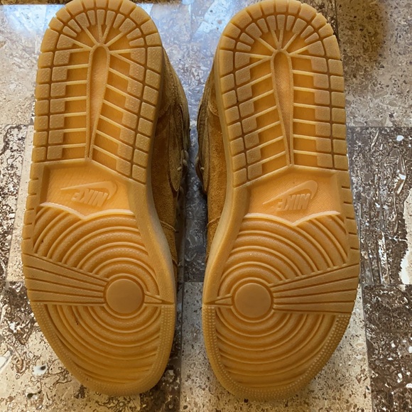 Air Jordan 1 Retro - Picture 9 of 16